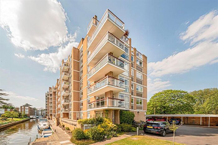 2 Bedroom Flat To Rent In Thamespoint, Teddington, TW11