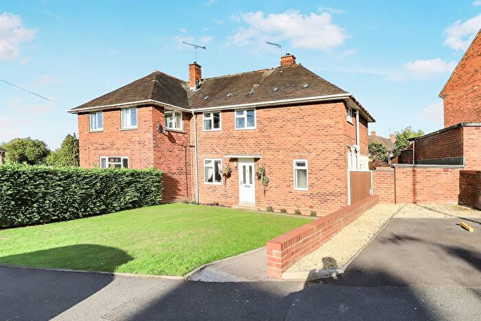 3 Bedroom Semi-Detached House For Sale In Warstones Drive, Wolverhampton, WV4