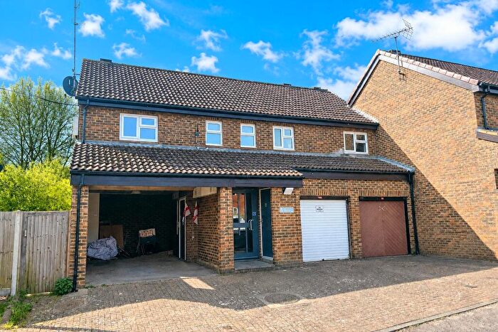 1 Bedroom Apartment For Sale In Lapwing Rise, Stevenage, SG2