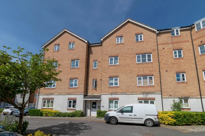 2 Bedroom Flat To Rent In Huron Road, Broxbourne, EN10