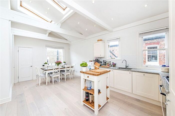 2 Bedroom Flat To Rent In Wardo Avenue, London, SW6