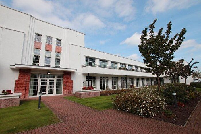 2 Bedroom Flat To Rent In Cairnhill Court, Glasgow, G61