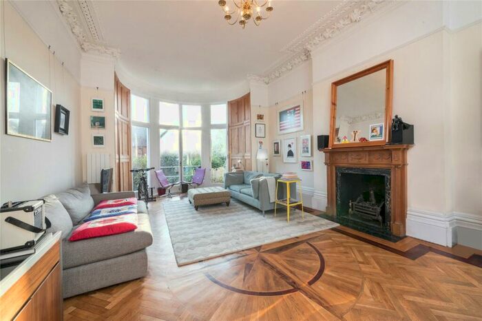 3 Bedroom Flat To Rent In Belsize Park Gardens, Belsize Park, NW3