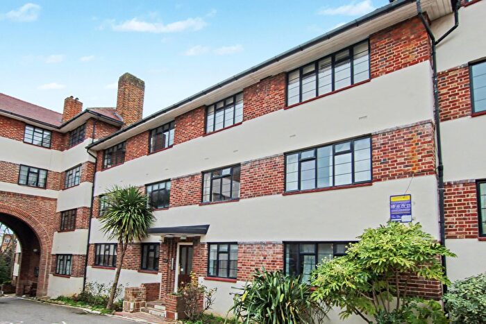 2 Bedroom Flat To Rent In Glyn Court, Streatham, (), SW16