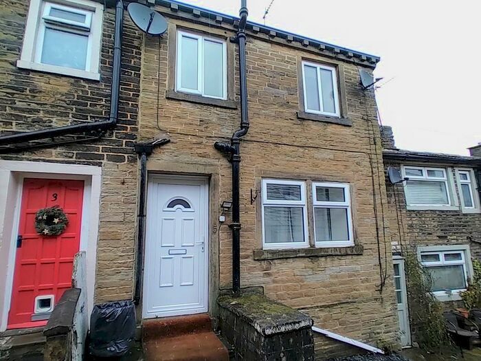 2 Bedroom Cottage To Rent In Back Fold, Clayton, BD14