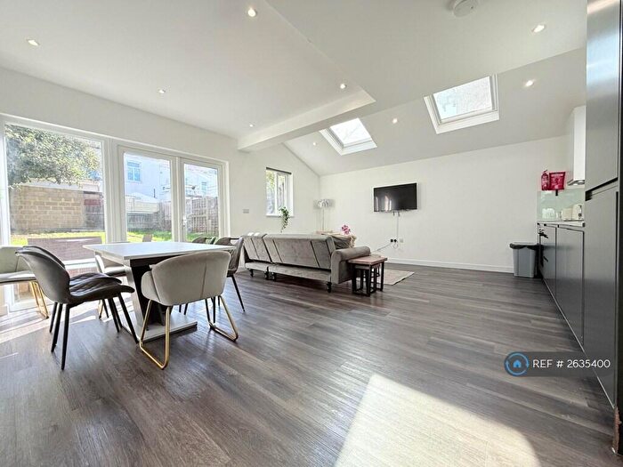 3 Bedroom Flat To Rent In Mount Road, London, NW4