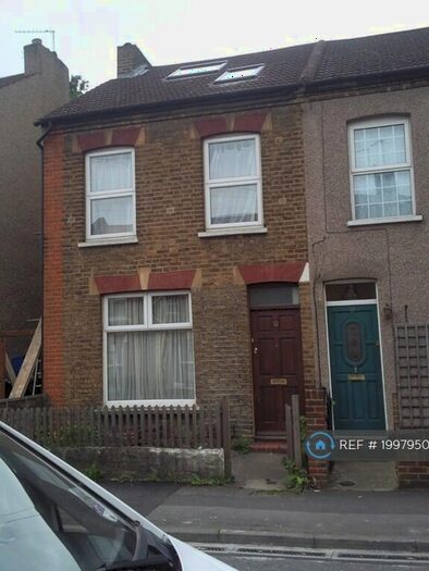 3 Bedroom Semi-Detached House To Rent In Morland Road, Sutton, SM1