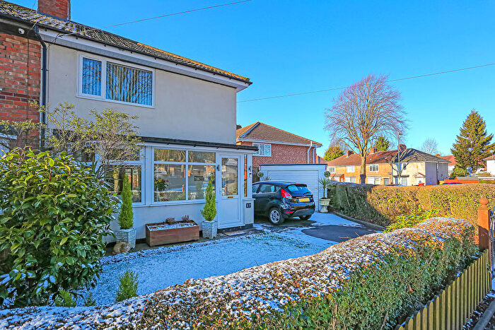 3 Bedroom Semi Detached House For Sale In Fox Green Crescent, Birmingham, B27