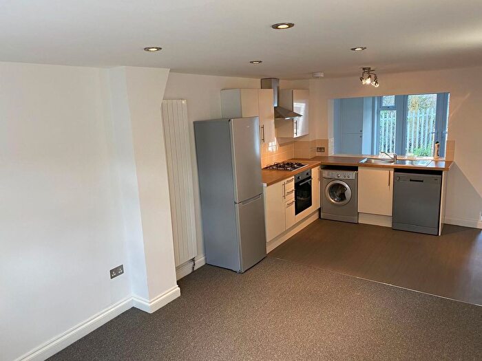 Studio To Rent In Highview Gardens, Upminster, RM14