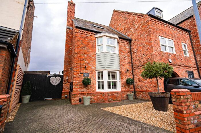 3 Bedroom End Of Terrace House For Sale In Yarra Road, Cleethorpes, Lincolnshire, DN35