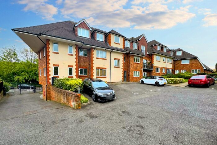 2 Bedroom Flat To Rent In Brook Road, Redhill, RH1