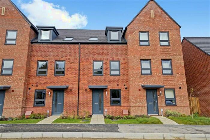 3 Bedroom Terraced House To Rent In Bedroom Terraced House In Betony Meadow, Dunstable, LU5