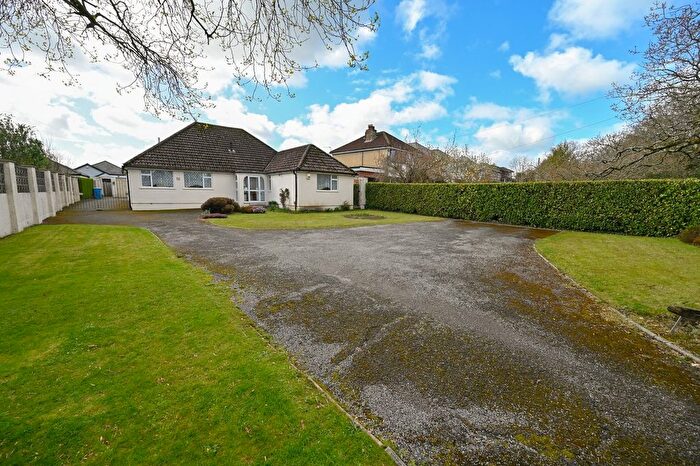 4 Bedroom Chalet For Sale In Merley Lane, Wimborne, BH21