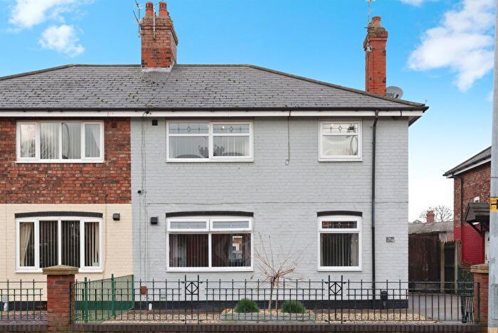 3 Bedroom Semi Detached House For Sale In River Grove, Hull, HU4