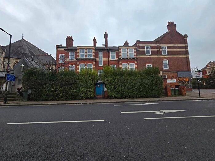 2 Bedroom Flat To Rent In Barry Road, London, SE22