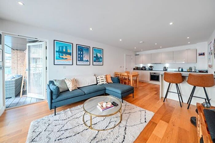2 Bedroom Flat For Sale In Fairbourne Road, Clapham, London, SW4
