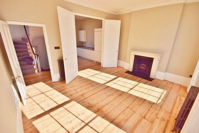 3 Bedroom Maisonette To Rent In Gloucester Crescent, Regents Park, NW1