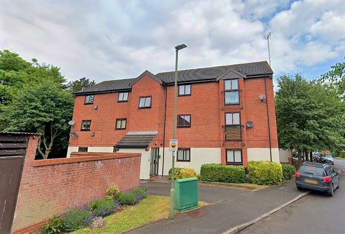 3 Bedroom Flat To Rent In Wheatley Close, London, NW4