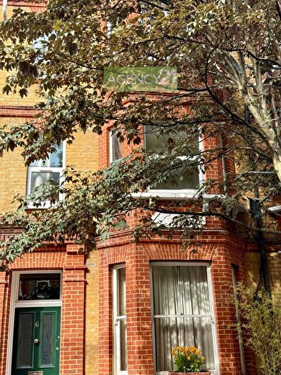 2 Bedroom Flat For Sale In Crewdson Rd, London, SW9