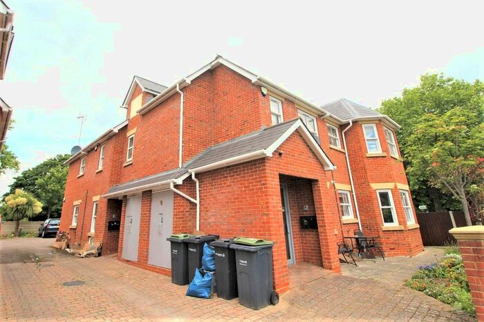 2 Bedroom Flat To Rent In Dashwood Road, Gravesend, Kent, DA11