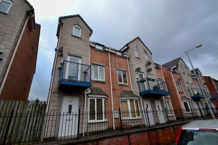 4 Bedroom Town House To Rent In Dearden Street, Hulme, Manchester, M15