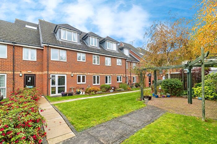 1 Bedroom Flat For Sale In Clifford Avenue, Bletchley, Milton Keynes, MK2