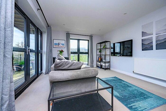 2 Bedroom Flat For Sale In Dakota House, Bessemer Road, Welwyn Garden City, AL7