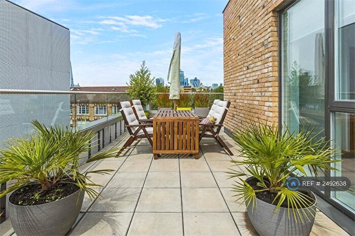 2 Bedroom Flat To Rent In Queens Court, London, SE16