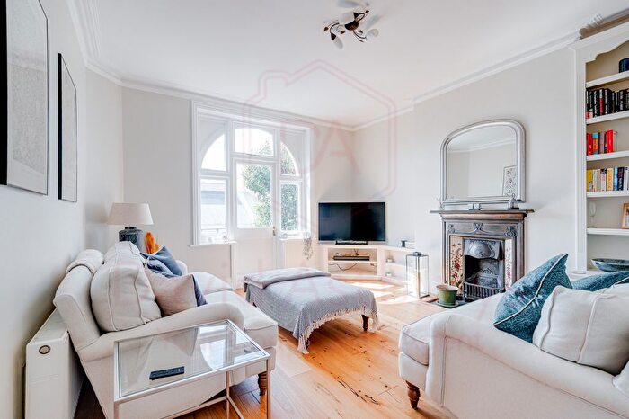 2 Bedroom Flat To Rent In Delaware Road, Little Venice, London, W9