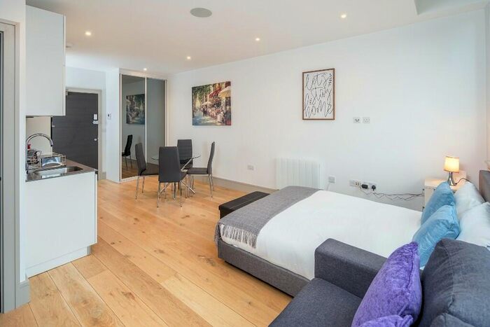 Studio To Rent In Lawrence Road, London, N15