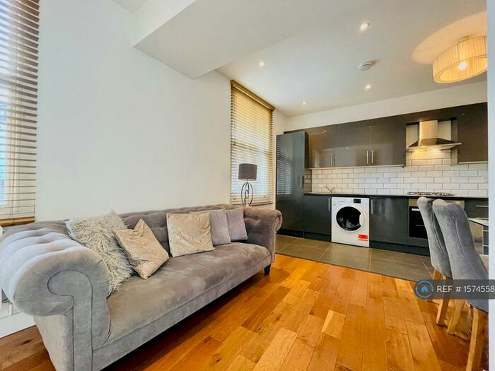 2 Bedroom Flat To Rent In Kennington Road, London, SE11
