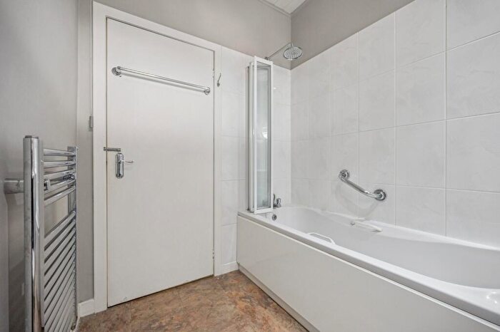 1 Bedroom Flat To Rent In Kelvin Court, Anniesland, Glasgow, G12
