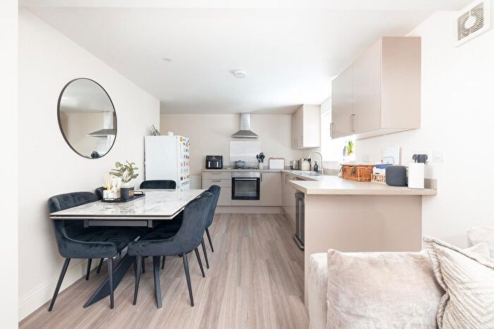 2 Bedroom Flat For Sale In Parson Street, Bedminster, BS3