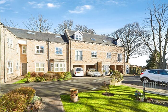 2 Bedroom Flat For Sale In Salters Garden, Pudsey, LS28