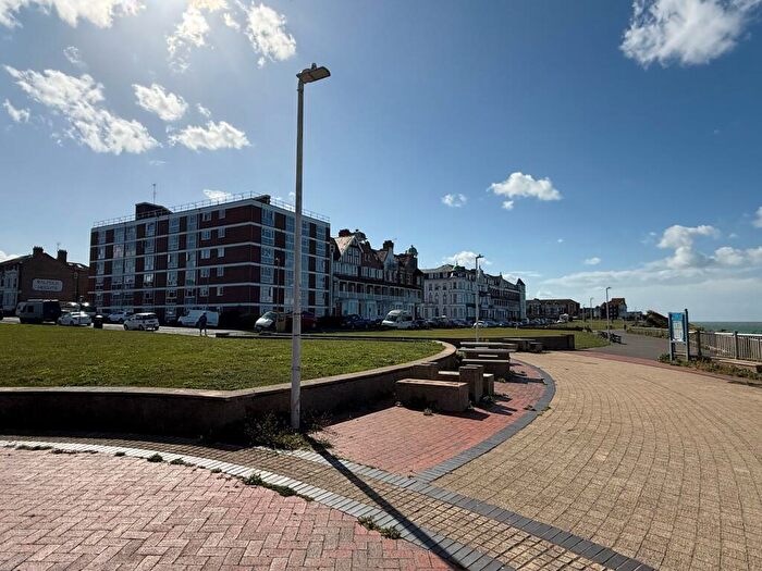 2 Bedroom Flat For Sale In Third Avenue, Cliftonville, CT9