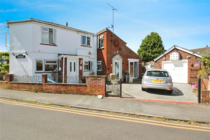 2 Bedroom House For Sale In Lower Armour Road, Tilehurst, Reading, RG31