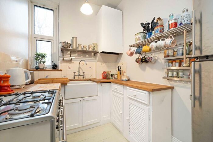1 Bedroom Flat For Sale In Gwendwr Road, London, W14