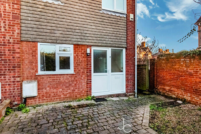 5 Bedroom Barn Conversion To Rent In De Vere Lane, Wivenhoe, CO7