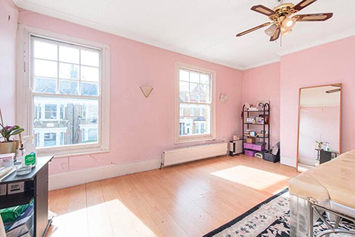 2 Bedroom Terraced House For Sale In Percy Road, North Finchley, London, N12