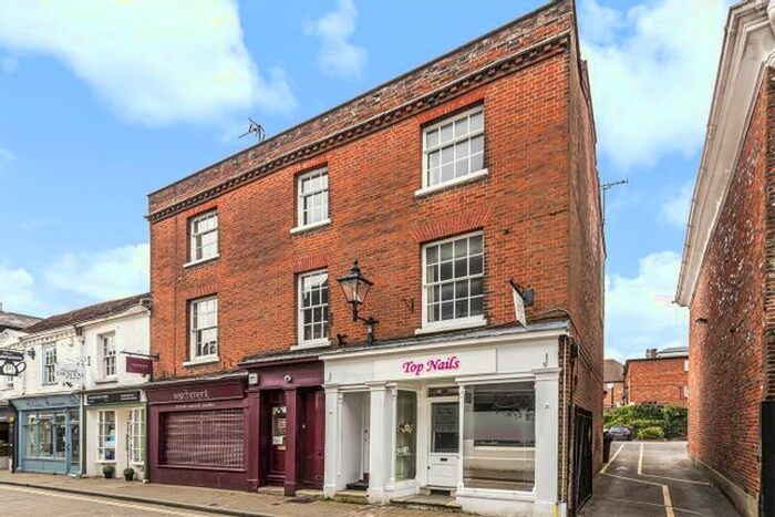 2 Bedroom Flat To Rent In Parchment Street, Winchester, Hampshire, SO23