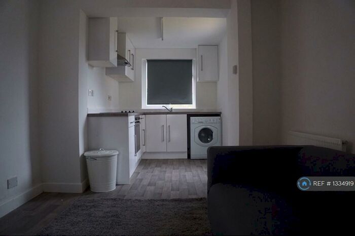 5 Bedroom Semi-Detached House To Rent In Burgess Road, Southampton, SO16