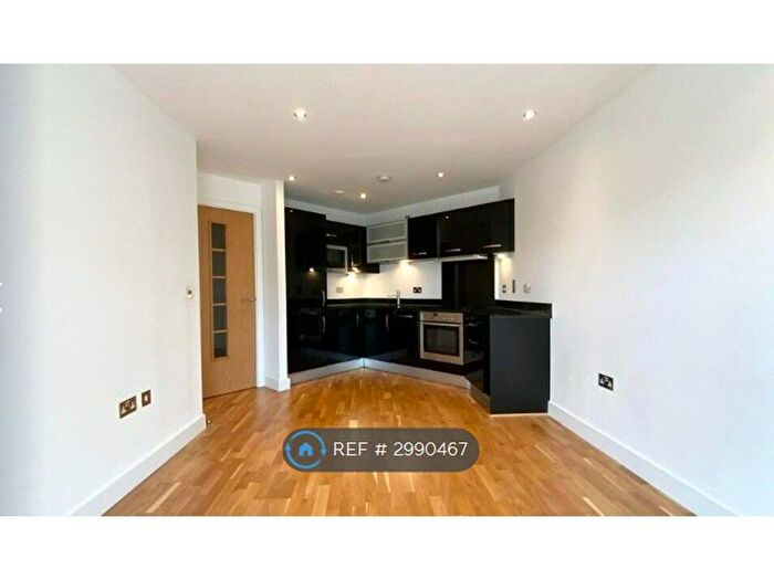2 Bedroom Flat To Rent In Pond Garth, York, YO1
