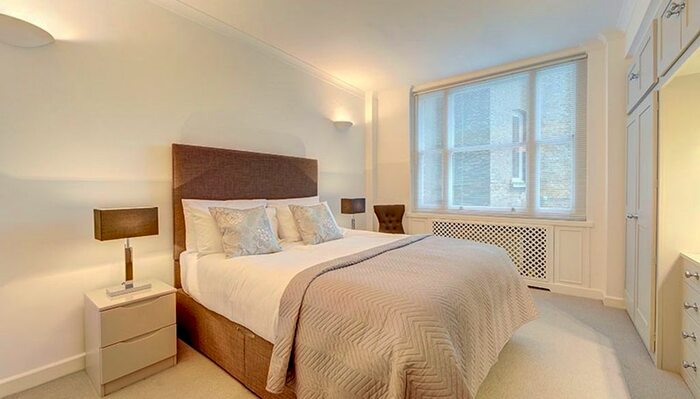 2 Bedroom Flat To Rent In Hill Street, London, W1J