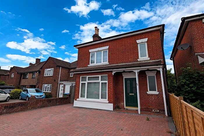 3 Bedroom Semi-Detached House To Rent In Anglesea Road, SO15