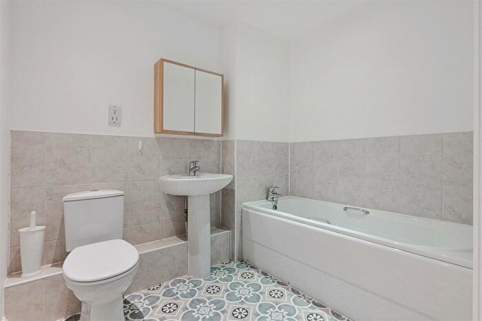 2 Bedroom Apartment To Rent In Wingfield Court, Banstead, SM7