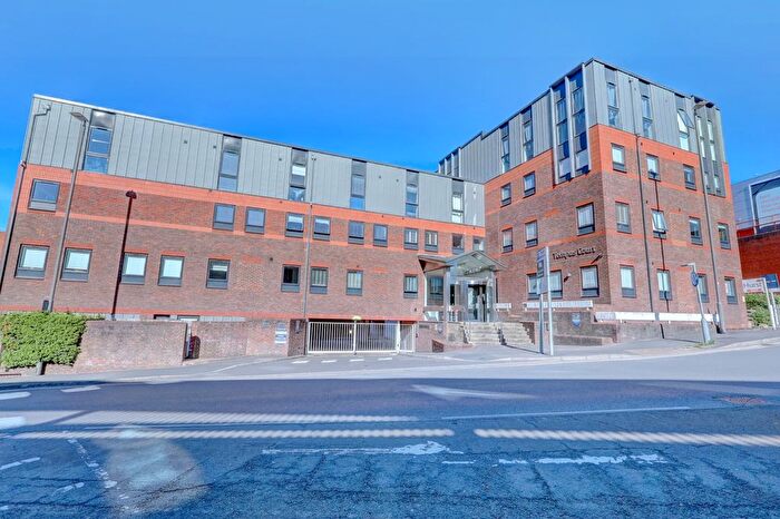 1 Bedroom Flat To Rent In Bellfield Road, High Wycombe, Buckinghamshire, HP13