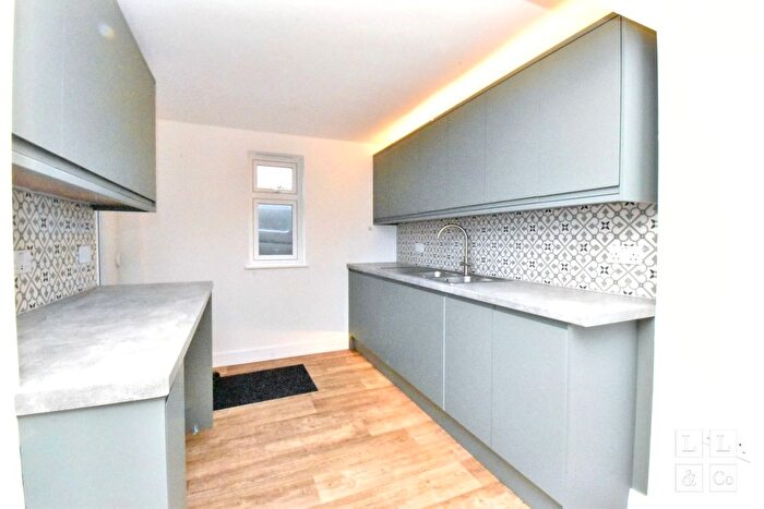 6 Bedroom Detached House To Rent In Longdowns, Penryn, TR10