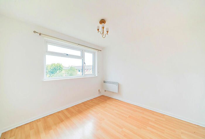 2 Bedroom Apartment For Sale In Warner Avenue, Cheam, Sutton, SM3