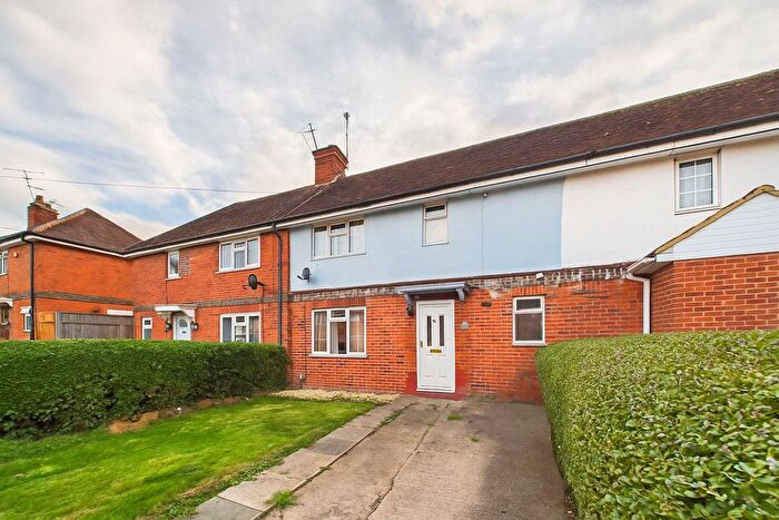 2 Bedroom Terraced House For Sale In Lamerton Road, Reading, Berkshire, RG2