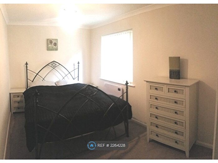 1 Bedroom Flat To Rent In Chantrell Court, Leeds, LS2